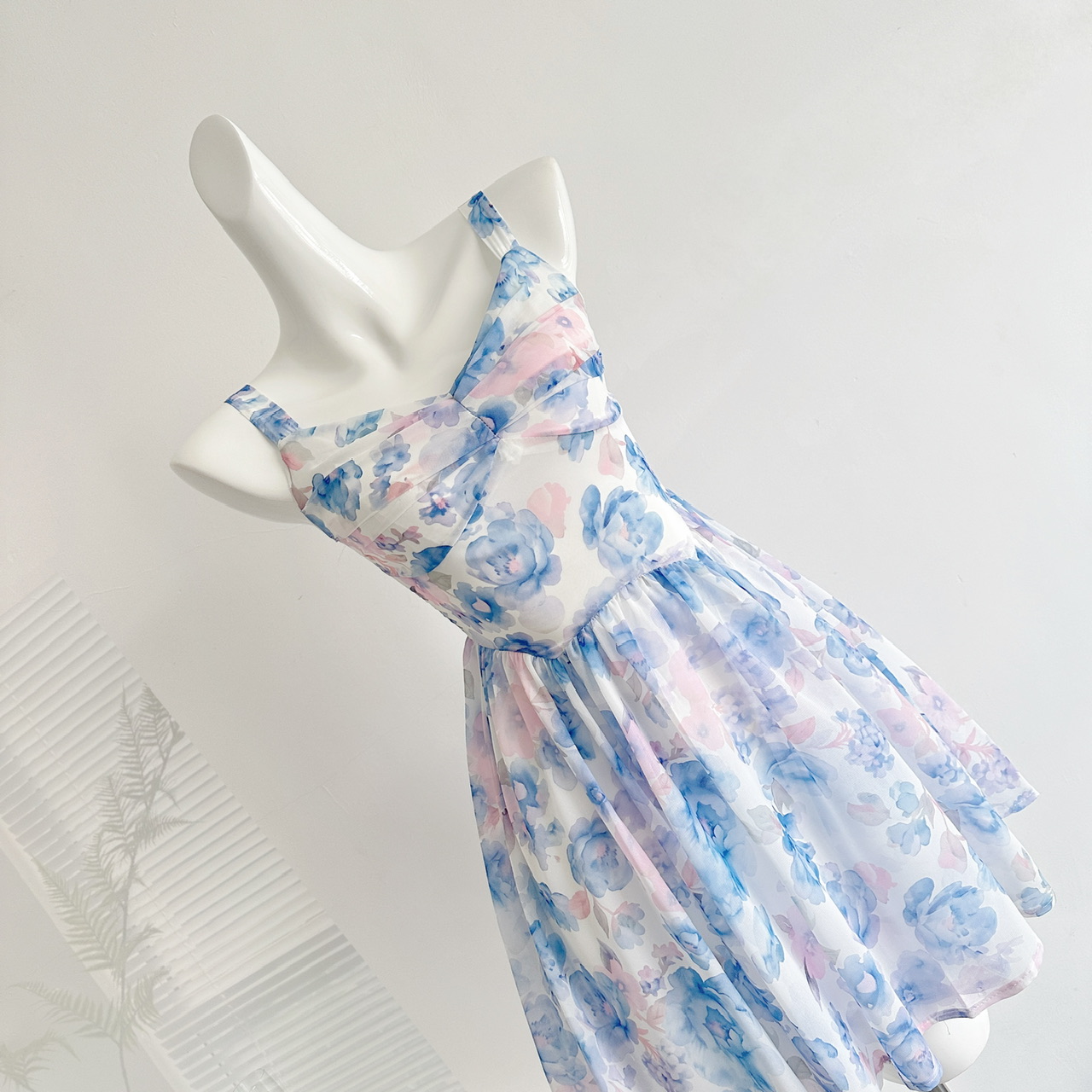 Klein Blue Floral Halter Dress - đánh giá và giá Sundress Midi Floral